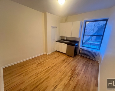 West 72 Street - Photo Thumbnail 2