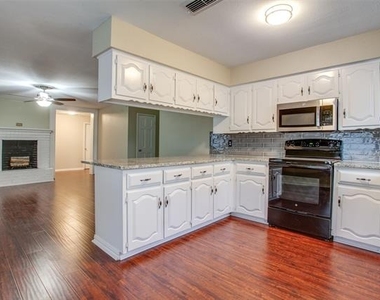 101 Teakwood Drive - Photo Thumbnail 13