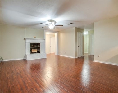 101 Teakwood Drive - Photo Thumbnail 6