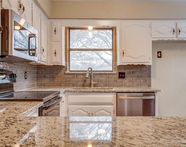 101 Teakwood Drive - Photo Thumbnail 12