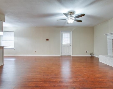 101 Teakwood Drive - Photo Thumbnail 9