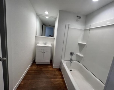 361 College Drive - Photo Thumbnail 11
