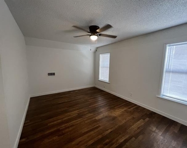 361 College Drive - Photo Thumbnail 10