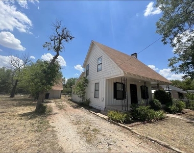 361 College Drive - Photo Thumbnail 2