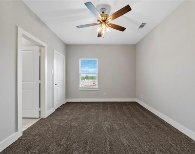 505 Ellis Place Drive - Photo Thumbnail 22