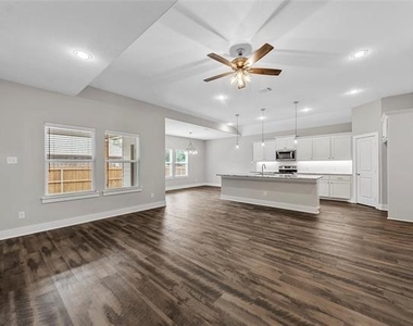 505 Ellis Place Drive - Photo Thumbnail 4