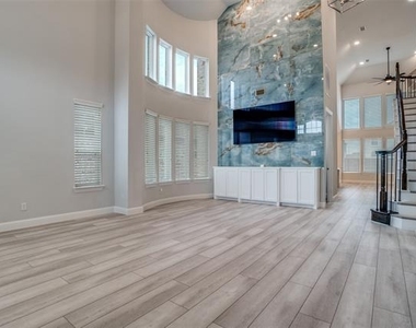 2811 Killdeer Trail - Photo Thumbnail 3