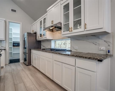 2811 Killdeer Trail - Photo Thumbnail 7