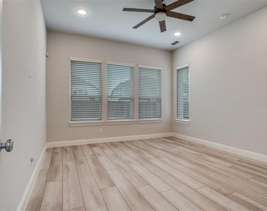 2811 Killdeer Trail - Photo Thumbnail 13
