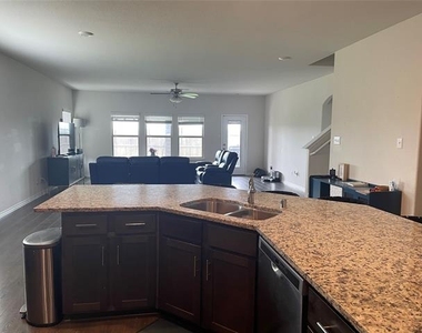 564 Declaration Way - Photo Thumbnail 8