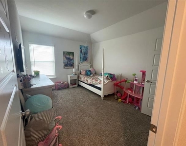 564 Declaration Way - Photo Thumbnail 15