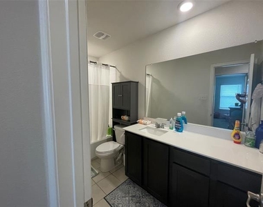 564 Declaration Way - Photo Thumbnail 17