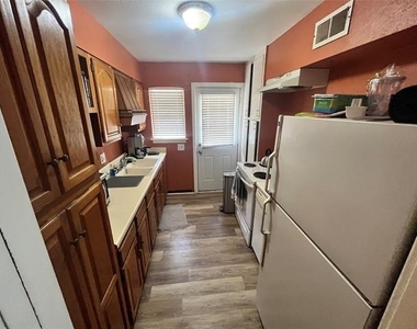 414 Marietta Street - Photo Thumbnail 6