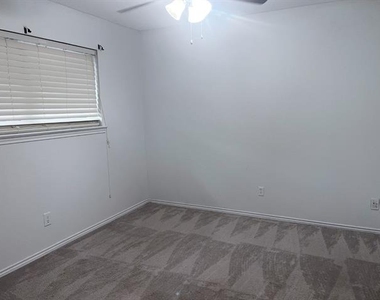 1805 Bristol Cove - Photo Thumbnail 10