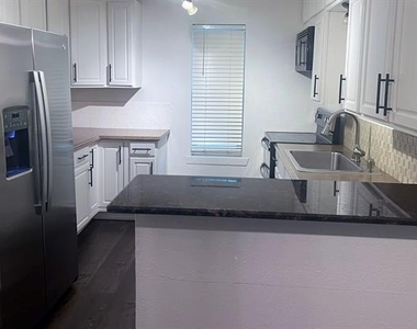 1805 Bristol Cove - Photo Thumbnail 2