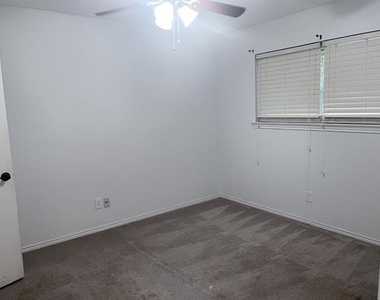 1805 Bristol Cove - Photo Thumbnail 12