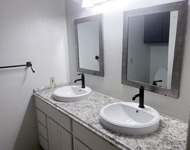 1805 Bristol Cove - Photo Thumbnail 11