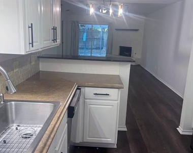 1805 Bristol Cove - Photo Thumbnail 6