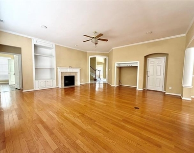 525 Salisbury Drive - Photo Thumbnail 9