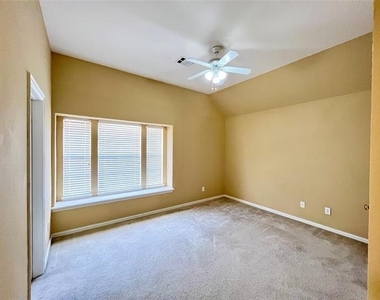 525 Salisbury Drive - Photo Thumbnail 31