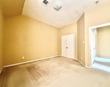 525 Salisbury Drive - Photo Thumbnail 34