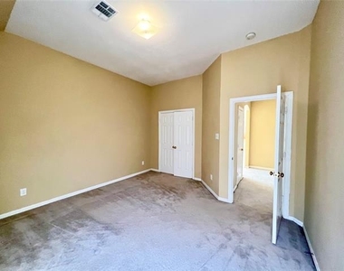 525 Salisbury Drive - Photo Thumbnail 30