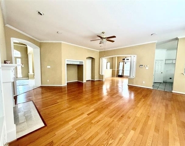 525 Salisbury Drive - Photo Thumbnail 10