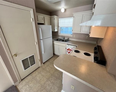 219 Bryan Street - Photo Thumbnail 5