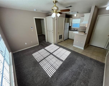 219 Bryan Street - Photo Thumbnail 3