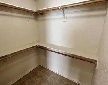219 Bryan Street - Photo Thumbnail 11