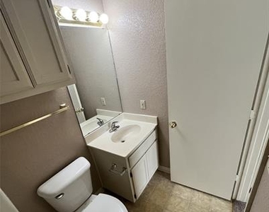219 Bryan Street - Photo Thumbnail 13