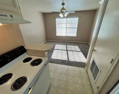 219 Bryan Street - Photo Thumbnail 6