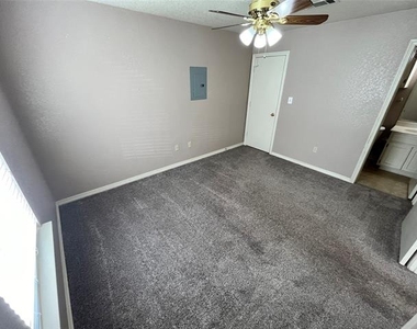 219 Bryan Street - Photo Thumbnail 9