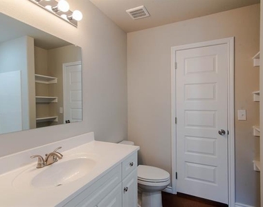 1014 Pine Street - Photo Thumbnail 6