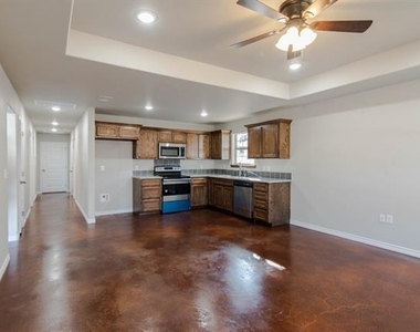 1014 Pine Street - Photo Thumbnail 3