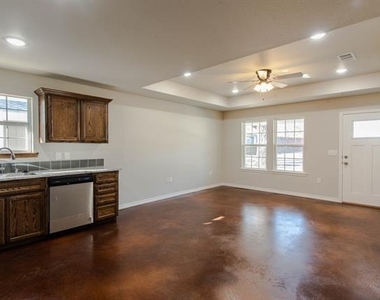 1014 Pine Street - Photo Thumbnail 2