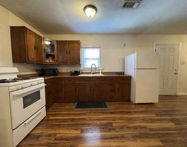 1481 Burger Street - Photo Thumbnail 6