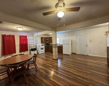 1481 Burger Street - Photo Thumbnail 4