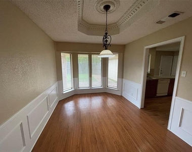 407 Hillcroft Circle - Photo Thumbnail 3