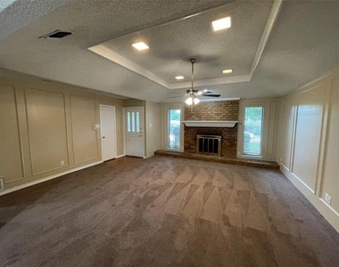 407 Hillcroft Circle - Photo Thumbnail 2