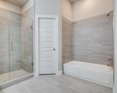 2800 Rodeo Drive - Photo Thumbnail 5