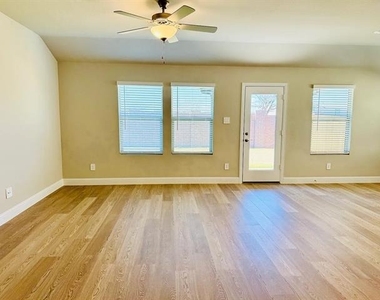1093 Eagle Run Lane - Photo Thumbnail 3
