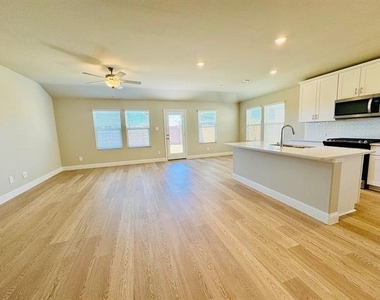 1093 Eagle Run Lane - Photo Thumbnail 8