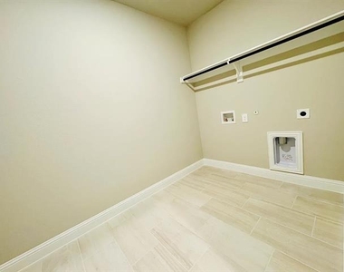 1093 Eagle Run Lane - Photo Thumbnail 11