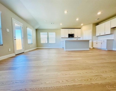 1093 Eagle Run Lane - Photo Thumbnail 10