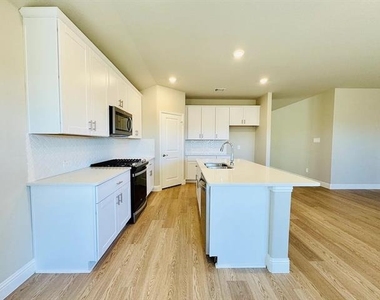 1093 Eagle Run Lane - Photo Thumbnail 5