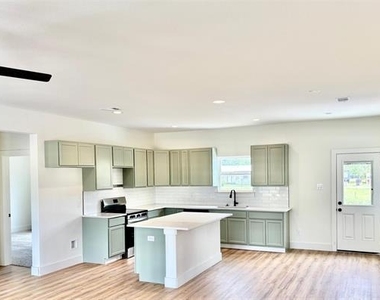 104 Magnolia Street - Photo Thumbnail 3
