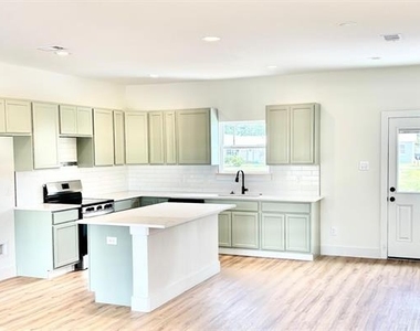 104 Magnolia Street - Photo Thumbnail 2