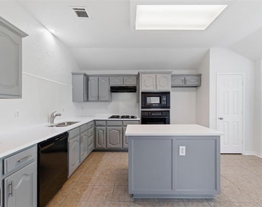 1720 Avonlea Drive - Photo Thumbnail 11