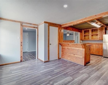 1006 E Dodge Street - Photo Thumbnail 3
